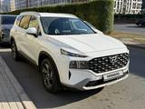 Hyundai Santa Fe 2023 года за 15 500 000 тг. в Астана – фото 2