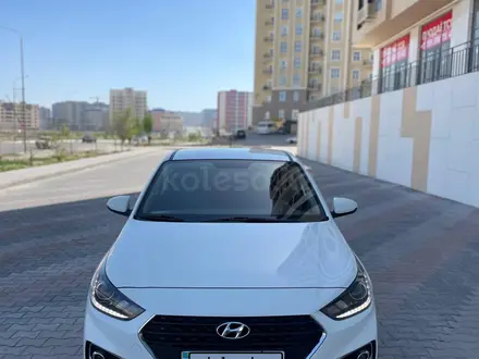 Hyundai Accent 2018 года за 7 200 000 тг. в Актау – фото 2