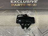 Замок капота Lexus LX570 2015-2021 за 35 000 тг. в Алматы