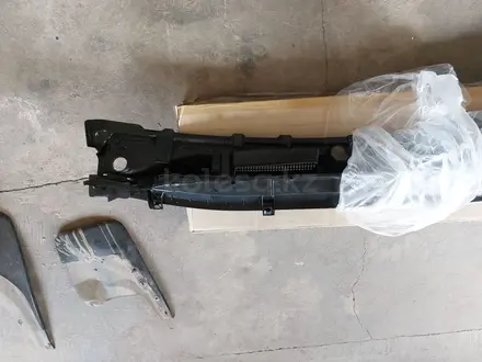Жабо, накладка под дворники Toyota Land Cruiser Prado 150 за 115 000 тг. в Актобе