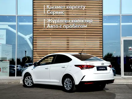 Hyundai Accent 2023 года за 7 990 000 тг. в Кызылорда – фото 2