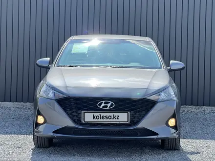 Hyundai Accent 2021 года за 7 690 000 тг. в Актобе – фото 2