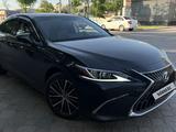 Lexus ES 250 2022 года за 22 000 000 тг. в Алматы – фото 4