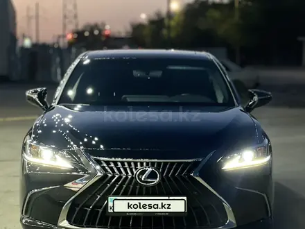 Lexus ES 250 2022 года за 22 000 000 тг. в Алматы