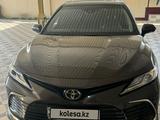 Toyota Camry 2022 года за 17 800 000 тг. в Алматы – фото 2