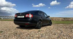 Volkswagen Jetta 2006 года за 2 500 000 тг. в Жезказган – фото 2