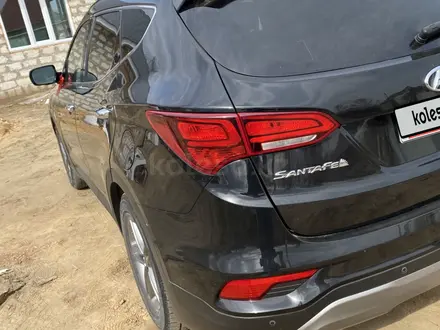 Hyundai Santa Fe 2017 года за 5 500 000 тг. в Актобе – фото 16