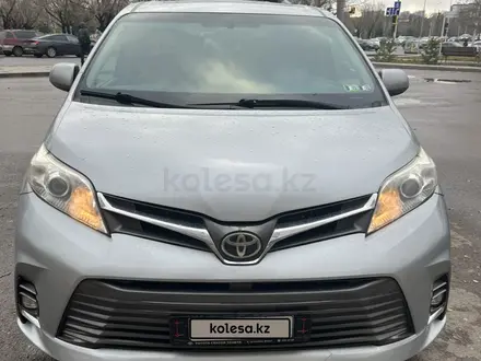 Toyota Sienna 2015 года за 8 800 000 тг. в Астана