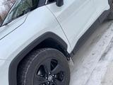 Toyota RAV4 2020 годаfor15 600 000 тг. в Караганда – фото 4