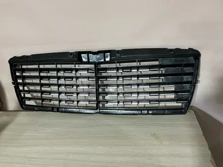 Решетка радиатора (вставка) — Mercedes Benz 210 1995-1999 за 9 000 тг. в Алматы – фото 5