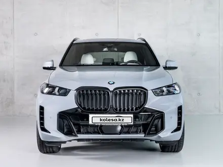 BMW X5 2023 года за 70 900 000 тг. в Алматы – фото 2
