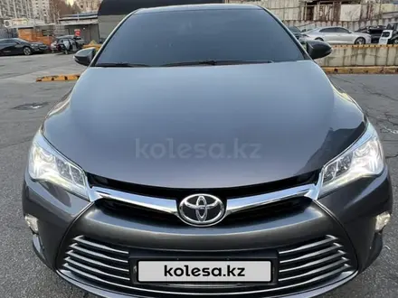 Toyota Camry 2015 года за 10 850 000 тг. в Астана – фото 67