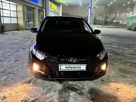 Hyundai i20 2023 года за 7 650 000 тг. в Алматы – фото 4