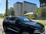 Hyundai Santa Fe 2022 года за 19 500 000 тг. в Алматы – фото 2
