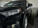 Toyota RAV4 2021 года за 16 500 000 тг. в Алматы – фото 2