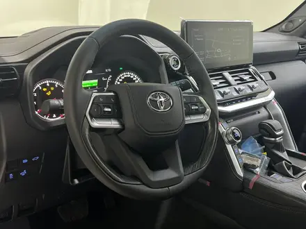 Toyota Land Cruiser Premium+ 2023 года за 64 970 000 тг. в Актобе – фото 16