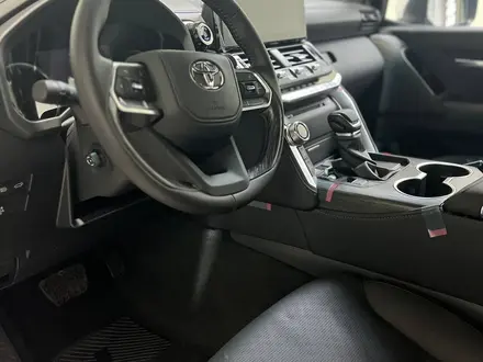 Toyota Land Cruiser Premium+ 2023 года за 64 970 000 тг. в Актобе – фото 17
