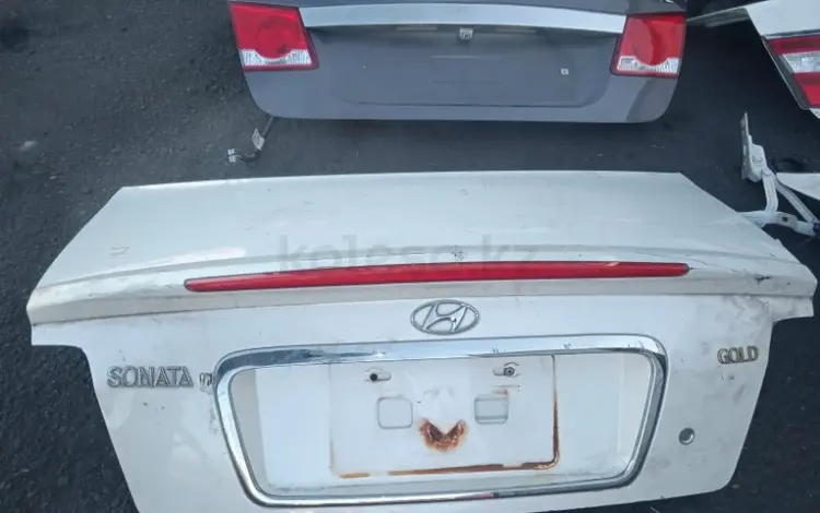 Крышка багажника Hyundai Sonata EFүшін65 000 тг. в Астана