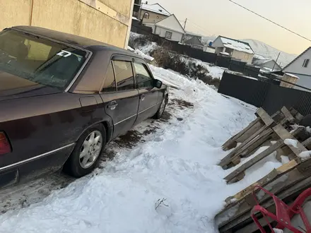 Mercedes-Benz E 320 1993 года за 1 900 000 тг. в Алматы – фото 3