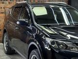 Toyota RAV4 2015 года за 9 800 000 тг. в Астана – фото 2
