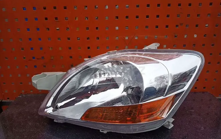 Фара Toyota Yaris седан за 10 000 тг. в Алматы