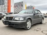 Mercedes-Benz C 240 1998 года за 2 800 000 тг. в Астана – фото 2