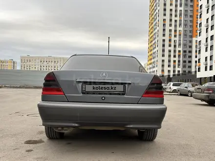 Mercedes-Benz C 240 1998 года за 2 800 000 тг. в Астана – фото 7