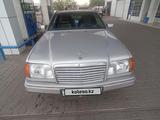 Mercedes-Benz E 200 1993 года за 3 000 000 тг. в Астана – фото 2