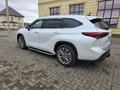Toyota Highlander 2023 года за 26 500 000 тг. в Уральск – фото 2