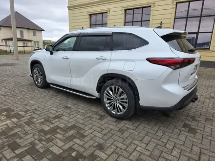 Toyota Highlander 2023 года за 26 500 000 тг. в Уральск – фото 2