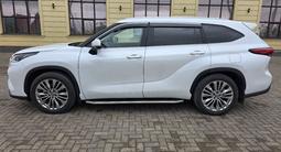 Toyota Highlander 2023 года за 26 500 000 тг. в Уральск