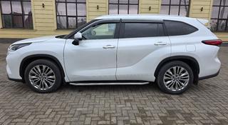Toyota Highlander 2023 года за 26 500 000 тг. в Уральск