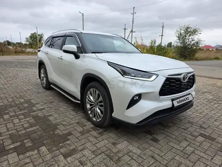 Toyota Highlander 2023 года за 26 500 000 тг. в Уральск – фото 3
