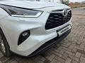 Toyota Highlander 2023 года за 26 500 000 тг. в Уральск – фото 6