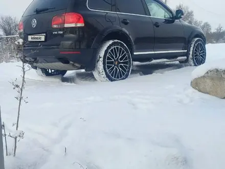 Volkswagen Touareg 2005 года за 7 100 000 тг. в Алматы – фото 3