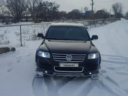 Volkswagen Touareg 2005 года за 7 100 000 тг. в Алматы – фото 2