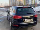 Volkswagen Touareg 2013 годаүшін9 500 000 тг. в Астана – фото 3