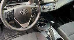 Toyota RAV4 2017 годаfor11 000 000 тг. в Атырау – фото 5