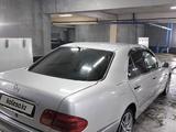 Mercedes-Benz E 230 1997 годаүшін1 700 000 тг. в Астана – фото 4