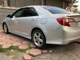 Toyota Camry 2014 года за 6 200 000 тг. в Атырау – фото 2