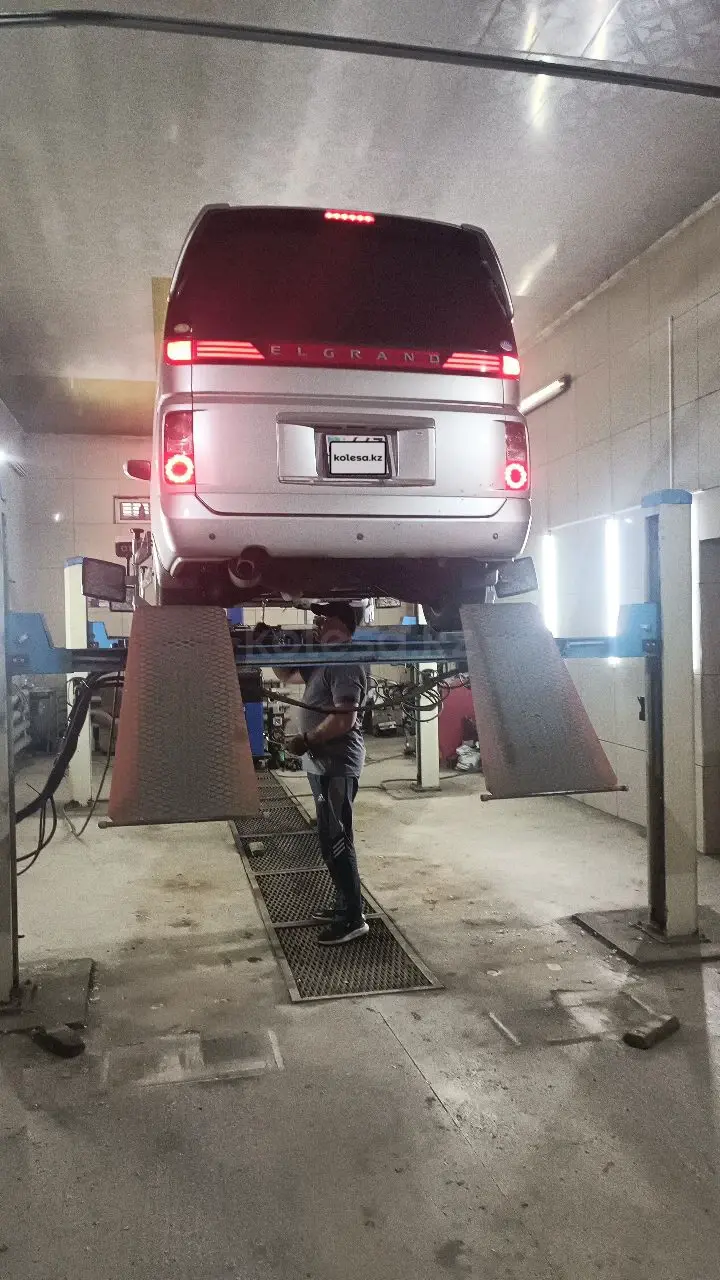 Nissan Elgrand, 2003