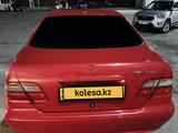 Mercedes-Benz CLK 320 2001 годаfor3 000 000 тг. в Актау