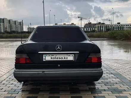 Mercedes-Benz E 200 1993 года за 1 800 000 тг. в Астана – фото 6