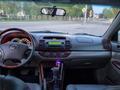 Toyota Camry 2005 года за 4 800 000 тг. в Усть-Каменогорск – фото 10