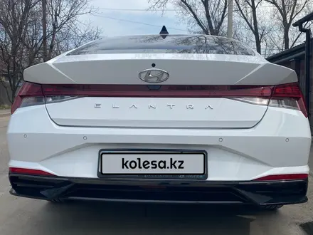 Hyundai Elantra 2022 года за 10 700 000 тг. в Алматы – фото 3