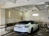 Toyota Camry 2020 года за 15 599 999 тг. в Усть-Каменогорск – фото 4