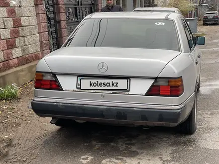 Mercedes-Benz E 230 1991 года за 1 600 000 тг. в Алматы – фото 4