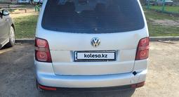 Volkswagen Touran 2008 года за 3 700 000 тг. в Уральск – фото 3