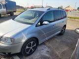 Volkswagen Touran 2008 годаүшін3 700 000 тг. в Уральск – фото 4