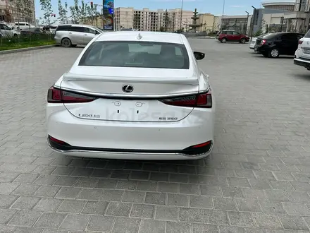 Lexus ES 250 2021 года за 23 000 000 тг. в Актау – фото 3